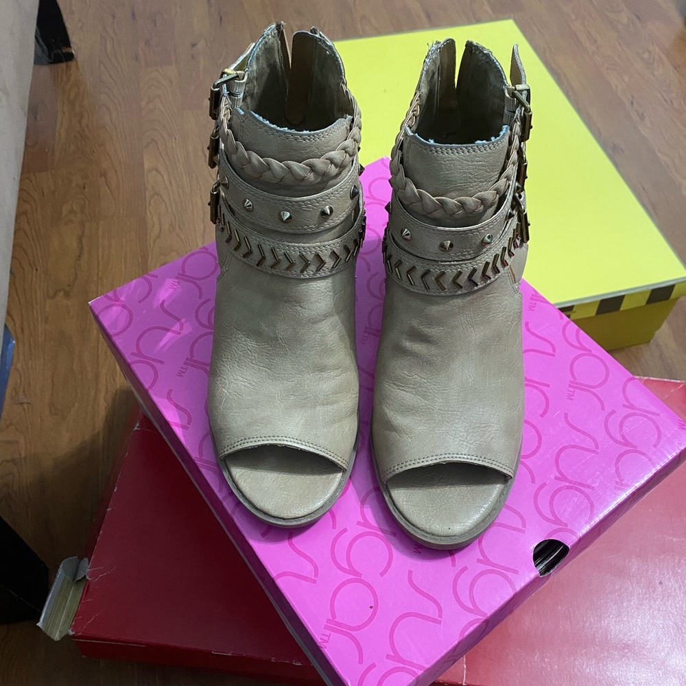 Womens open toe boots…wore once